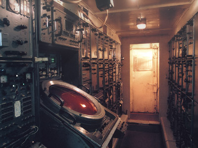 Технический пост - рабочее место старшего инженера радиолокационного комплекса 5Н87. Фото Анатолия Шмырова